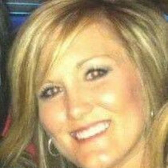 Profile Picture of Beth Thomas whaley (@awhaley0682) on Poshmark