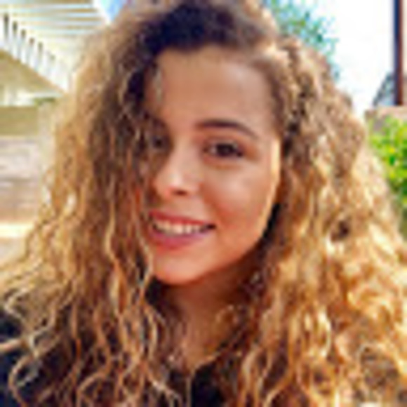 Profile Picture of Rebecca Araque (@rebeccaaraque) on Poshmark