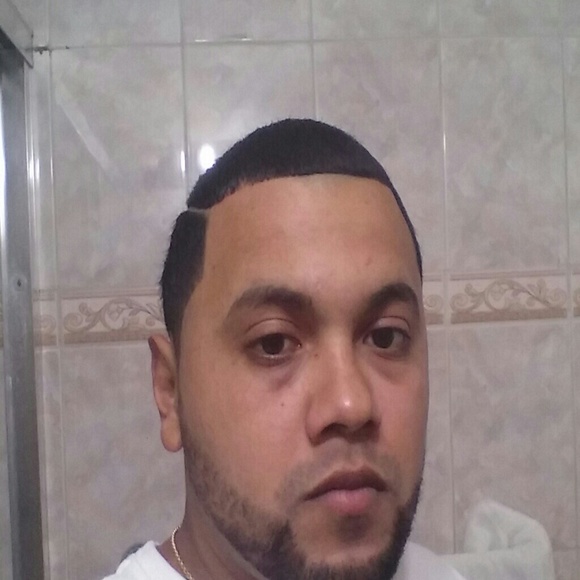 Profile Picture of Carlos Sarria (@carlos_86) on Poshmark