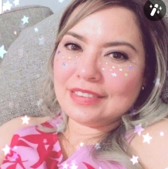 Profile Picture of Lucia Benavides (@luciabenavides) on Poshmark