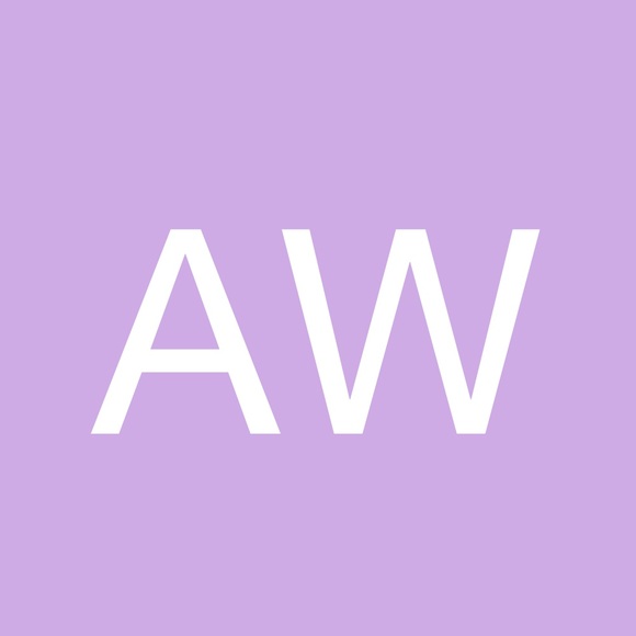Profile Picture of Addison Wuebker (@ilovetoflip301) on Poshmark