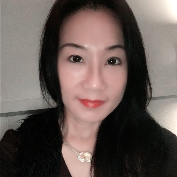 Profile Picture of Sharon Peng (@sharon0122) on Poshmark