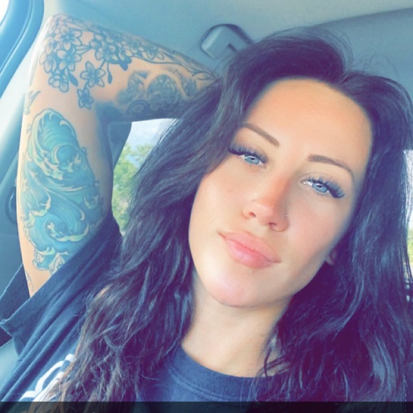 Chelsea Craveiro - Poshmark Profile Picture of Chelsea Craveiro (@chelseacraveiro) on Poshmark