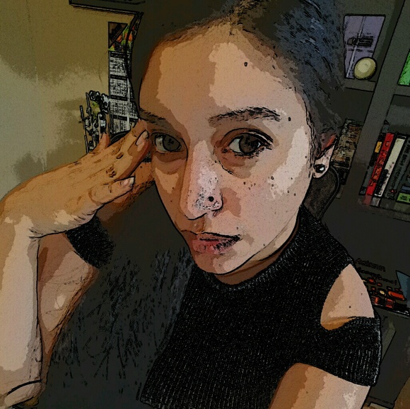 Profile Picture of Giselle Cintron (@lagisy0890) on Poshmark