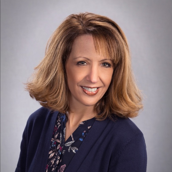 Profile Picture of Pamela Bergeson (@sunfire270) on Poshmark