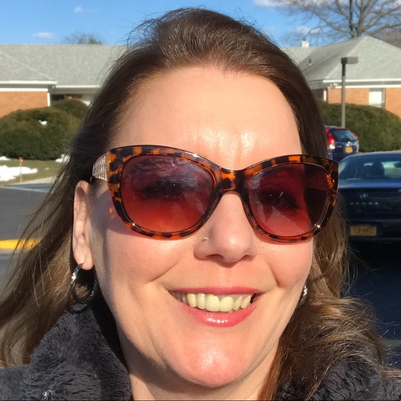 Profile Picture of Stephanie Krummeck (@applechick71) on Poshmark