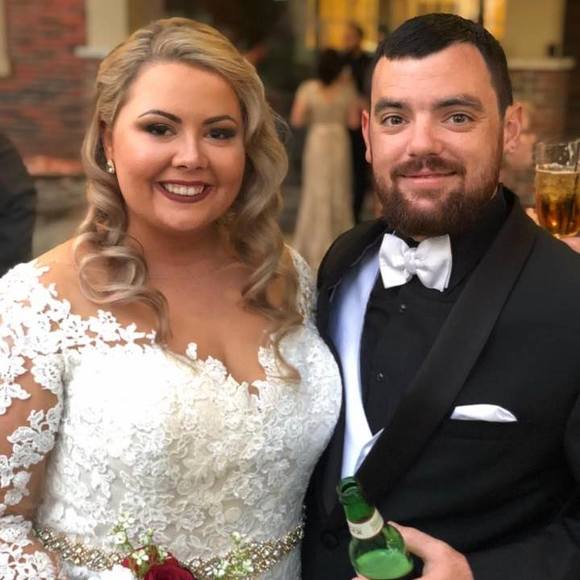 Profile Picture of Tori Castrataro (@torrrmoore) on Poshmark