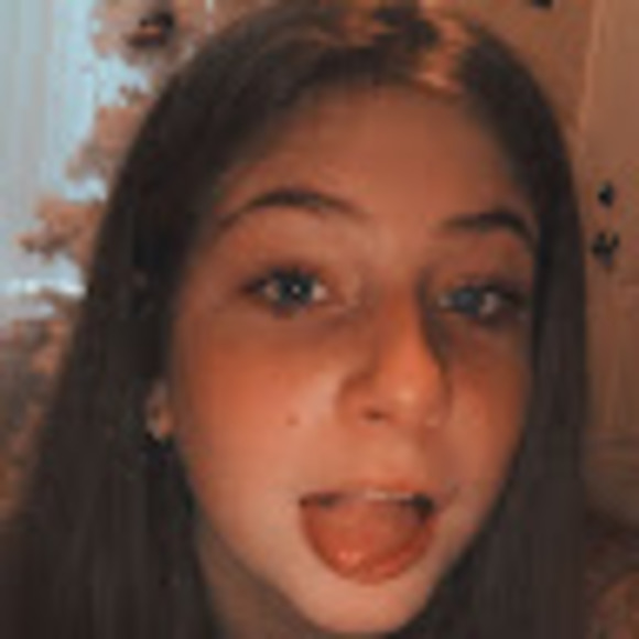 Profile Picture of Ashlynn Perry (@ashlynnperry28) on Poshmark