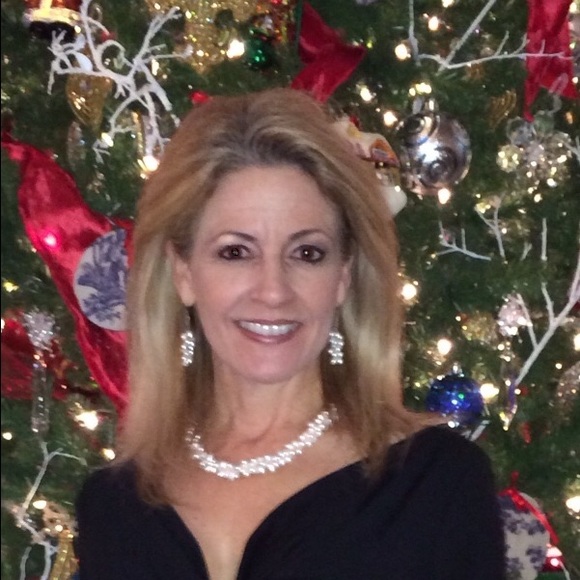Profile Picture of Beth Lemonier (@bethlemonier) on Poshmark