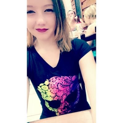 Profile Picture of Laura Hellen (@LauraHellen18) on Twitter