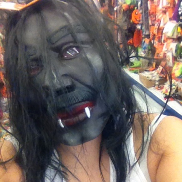 Profile Picture of Hellen Keller (@skyboo323) on Poshmark