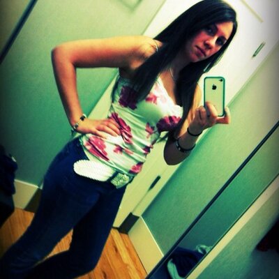 Profile Picture of Paula Perron (@paulababe19) on Twitter