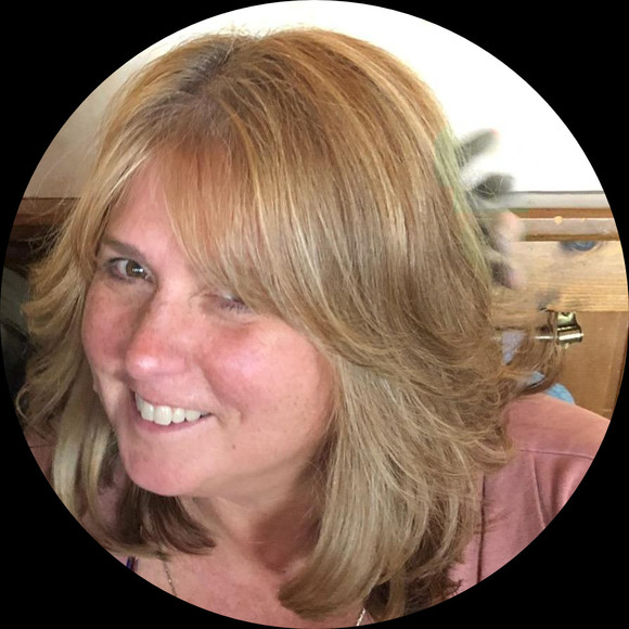 Profile Picture of Gwenyth Alexander (@gwenythgrace) on Poshmark