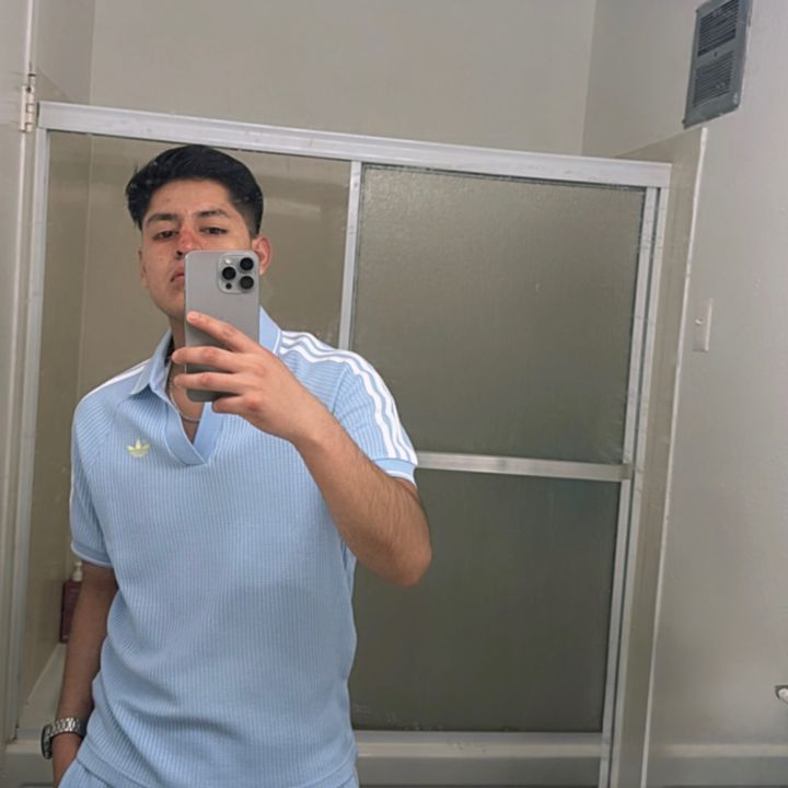 Profile Picture of Jonathan :3 (@jonathanhdg) on Tiktok