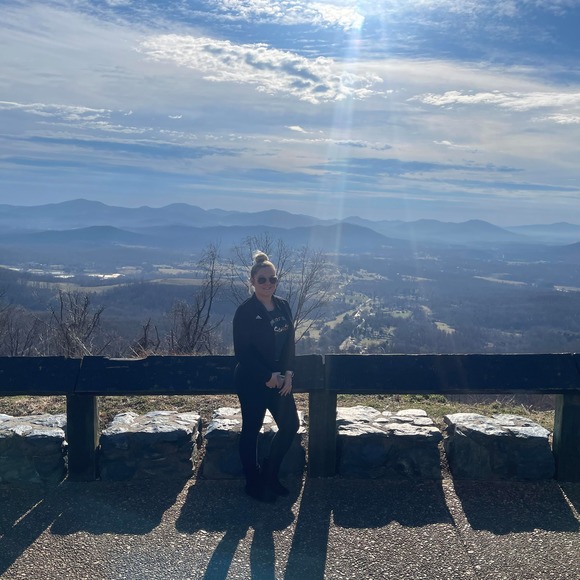 Profile Picture of Jackie Divver (@jackienicole98) on Poshmark