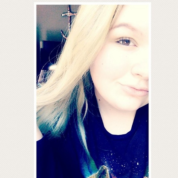 Profile Picture of Jordan Abrams (@jordyleigh19) on Poshmark