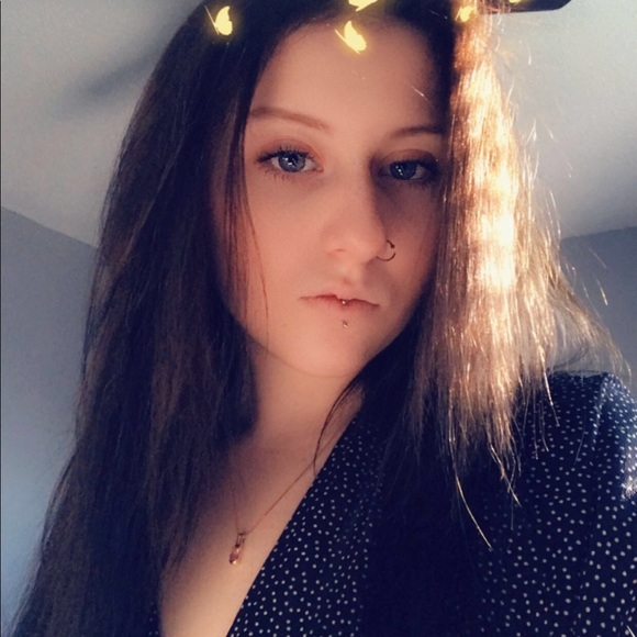 Profile Picture of Jessica Parsons (@jsscaprsns) on Poshmark