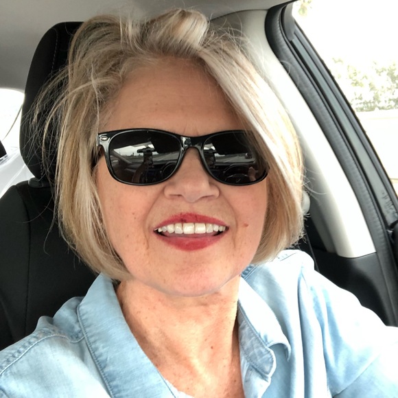 Profile Picture of Ann Mclaughlin (@foreverpeanut) on Poshmark