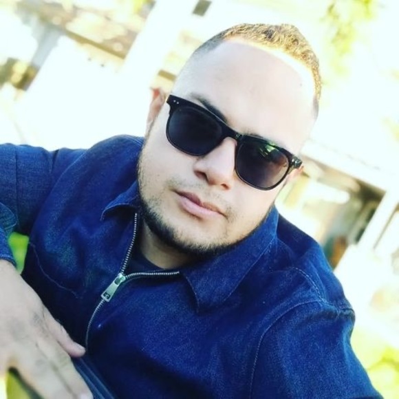 Profile Picture of Aaron Paz (@aaronmoises116) on Poshmark