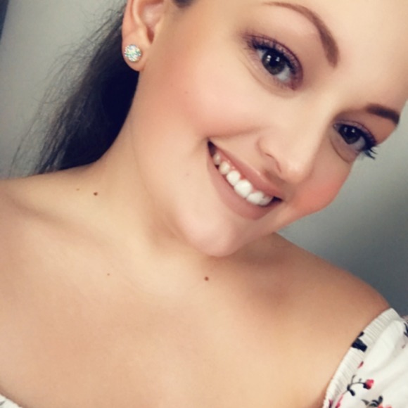 Samantha Brubaker - Poshmark Profile Picture of Samantha Brubaker (@samiieb) on Poshmark