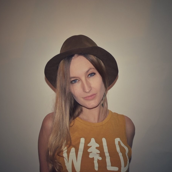 Profile Picture of Tina Grimm (@tinagrimm) on Poshmark