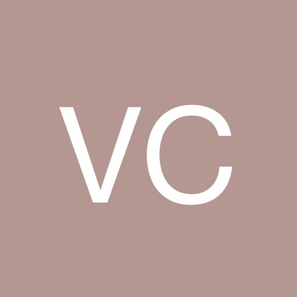 Profile Picture of Victoria Chow (@paperheartsss) on Poshmark