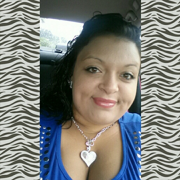 Profile Picture of Sarah Locklear (@sl0630) on Poshmark