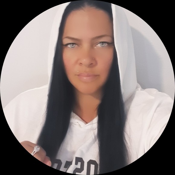 Profile Picture of Kimberly Flanders (@kimflanders77) on Poshmark