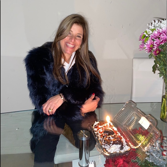 Profile Picture of Maria Silva (@mariasilva806) on Poshmark