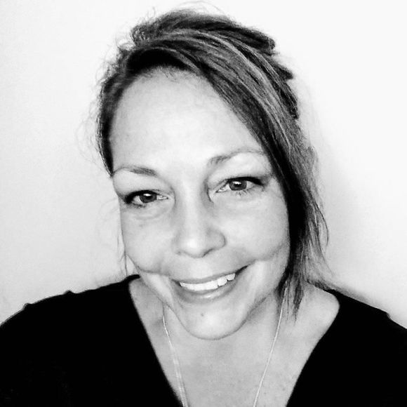 Profile Picture of Lori Cameron (@loricam) on Poshmark