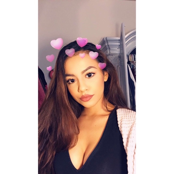 Profile Picture of Cristal Perez (@cristvlperez) on Poshmark