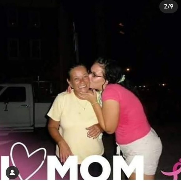 Profile Picture of Sarah Murawski (@sarah_murawski) on Poshmark