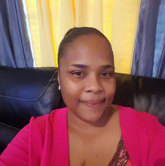 Profile Picture of Tonya Rone (@tdrone) on Poshmark