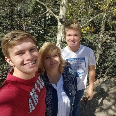 Profile Picture of Cynthia Browning (@ilpeanutski) on Twitter