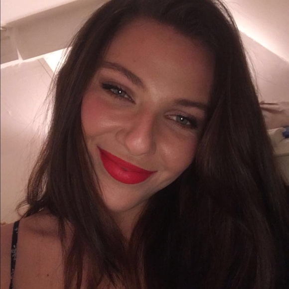 Profile Picture of Lucy Bavonese (@lucbavonese) on Poshmark