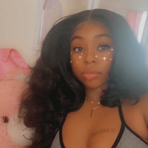 Profile Picture of Sonae Donald (@mrscoyote5192) on Poshmark