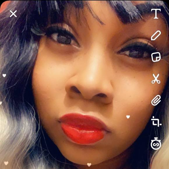 Profile Picture of Valynncia Doingmemccray (@valynnciad) on Poshmark