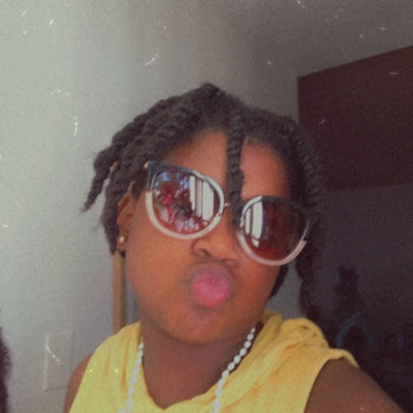 Profile Picture of Amalya Calixte (@amalyacalixte) on Poshmark