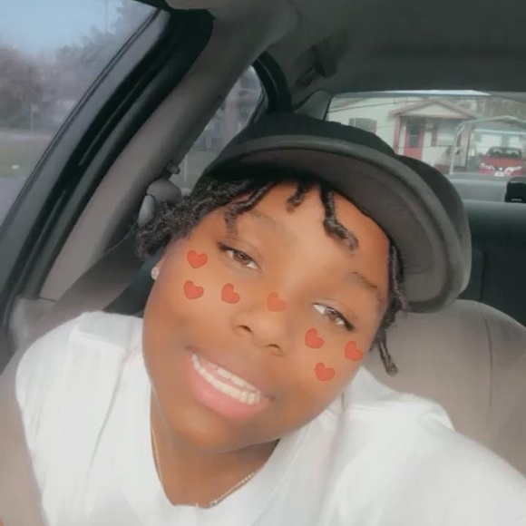 Profile Picture of Dashantae Decuir (@nutte) on Poshmark