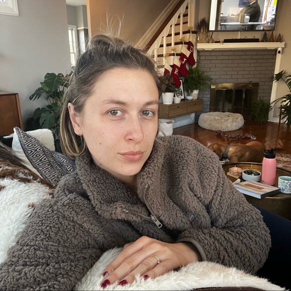 Profile Picture of Amy Brazdovic (@amybrazdovic) on Poshmark