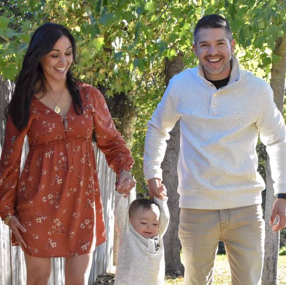 Profile Picture of Alicia Santacruz (@aliciasc) on Poshmark