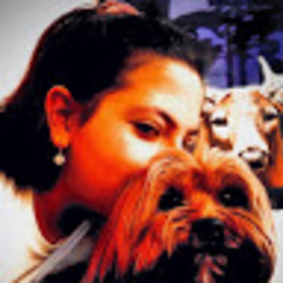 Profile Picture of Eden Oelbaum (@edenoelbaum) on Poshmark