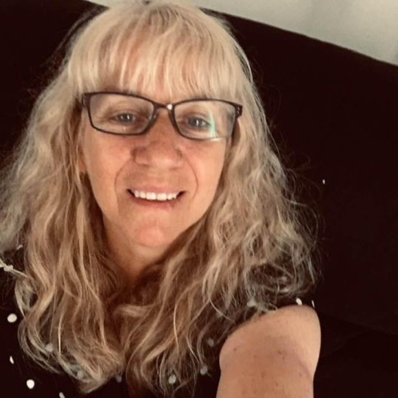Profile Picture of Lynette Holmes (@lynetteholmes66) on Poshmark