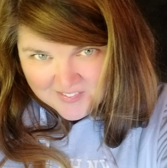 Profile Picture of Robin Bielejeski (@rkoutek0627) on Poshmark