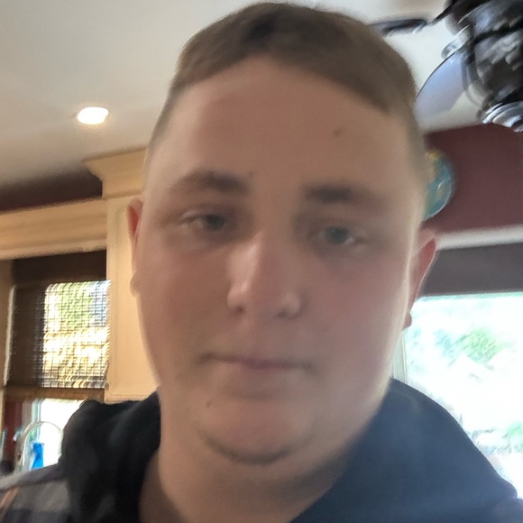 Profile Picture of Julian Hannen (@jjhannen5) on Poshmark