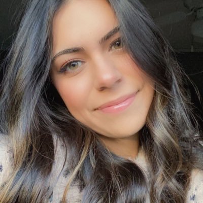 Profile Picture of Kim Medeiros (@kim_medeiros19) on Twitter