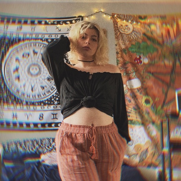 Profile Picture of Beck Zytowski (@beckluzy) on Poshmark