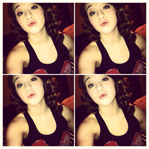 Profile Picture of Hailey Meffert (@hay_bearrr) on Poshmark