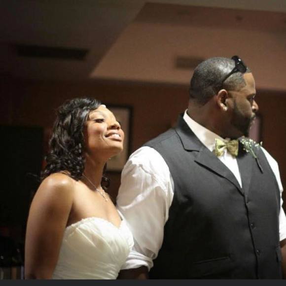 Profile Picture of Chris n Hollie (@mrshollie) on Poshmark