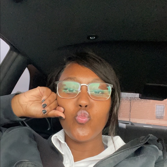 Profile Picture of Michon Caesar (@michoncaesar) on Poshmark